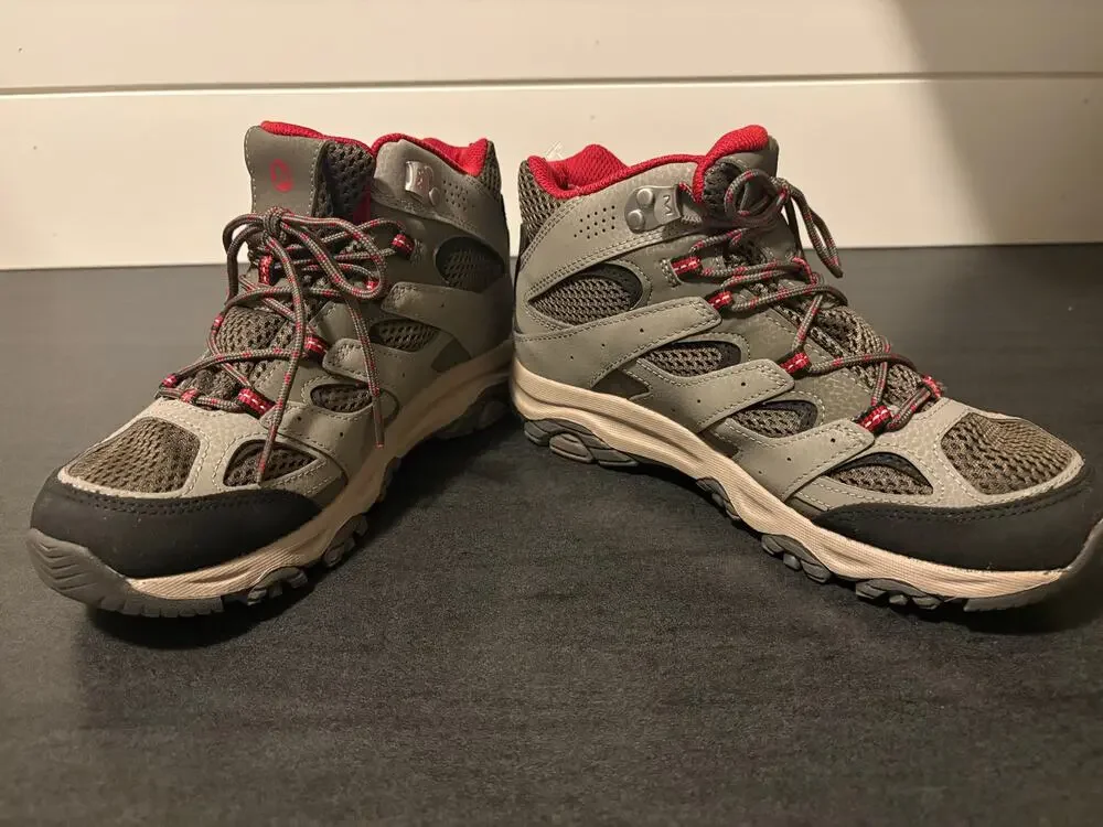 Youth size 6 Merrell Moab 3 Mid boot waterproof boots- like new
